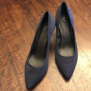 Simply Vera Wang navy heels. Like new condition